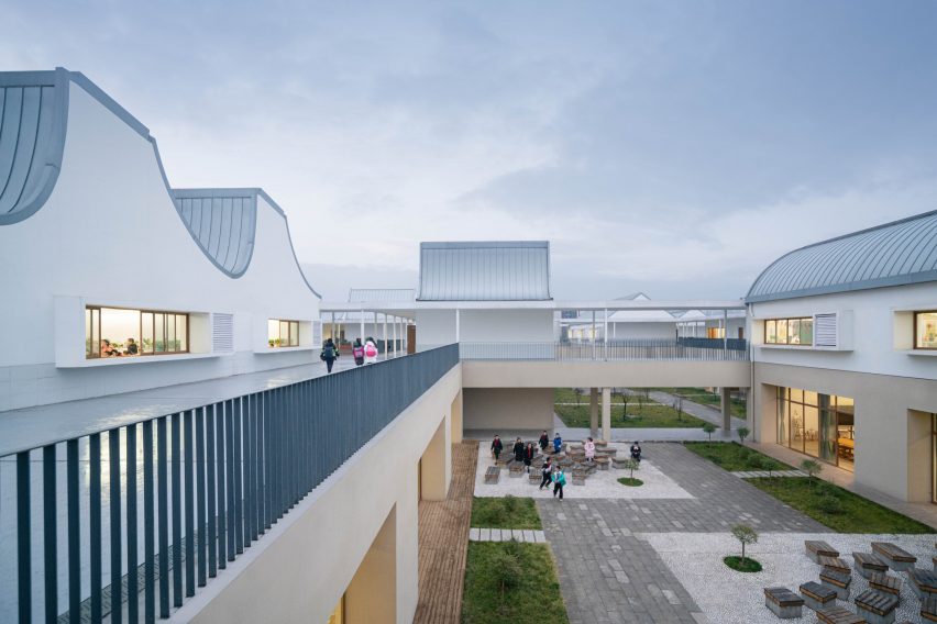 Quing Yi Jiang Road Elementary School by Trace Architecture Office