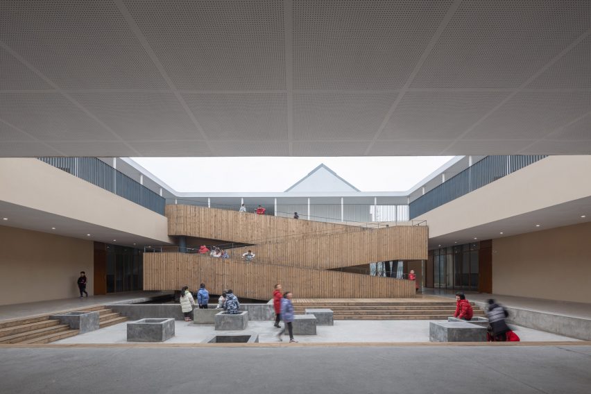 Quing Yi Jiang Road Elementary School by Trace Architecture Office