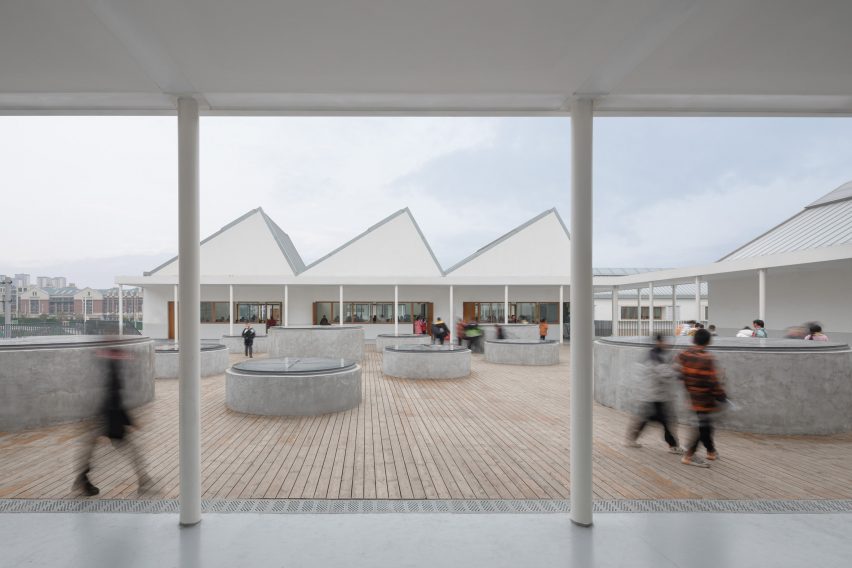 Quing Yi Jiang Road Elementary School by Trace Architecture Office