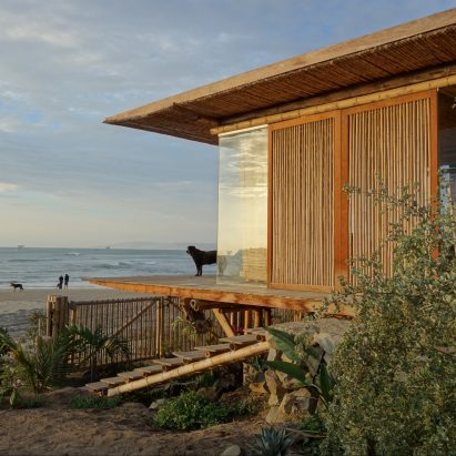Tropical Station by Estudio RF