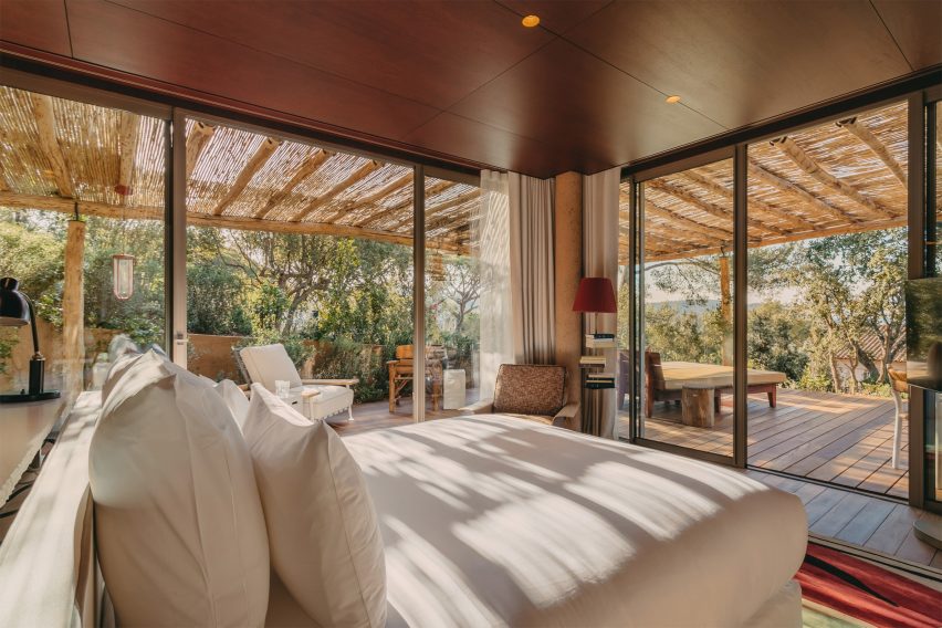 A hotel bedroom with a white double bed