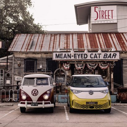 Volkswagen ID Buzz next to a vintage VW van in a parking lot