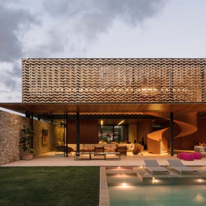 Exterior of Casa Thomé Beira da Silva with garden and pool