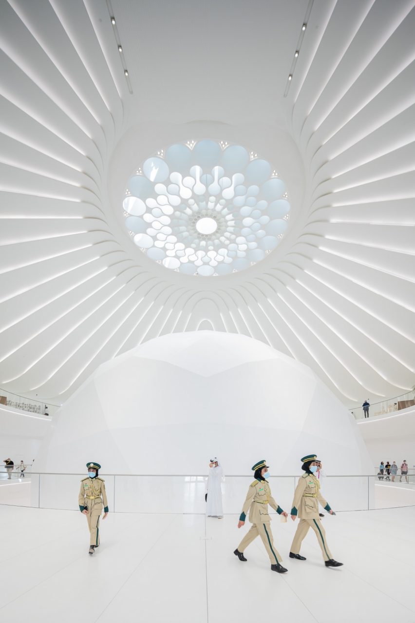 Amazones in White Heaven by We Are Contents
