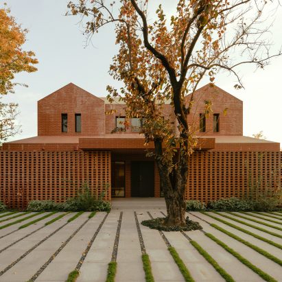 Front facade of Anna Garden House by Kiki Archi in China