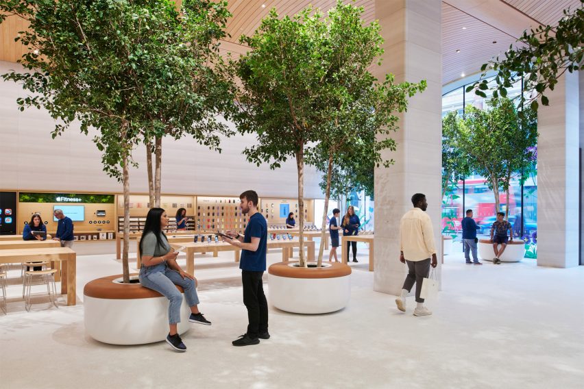 Apple Brompton Road in Knightsbridge, London, by Foster + Partners