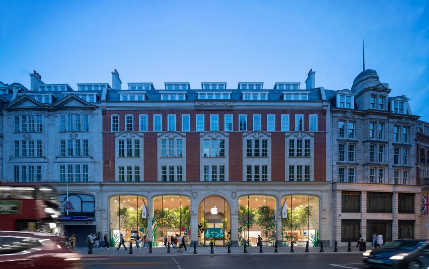 Apple Brompton Road in Knightsbridge, London, by Foster + Partners