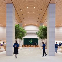 Apple Brompton Road in Knightsbridge, London, by Foster + Partners