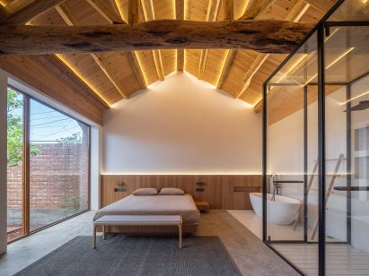 White-walled bedroom of Mixed House near Beijing