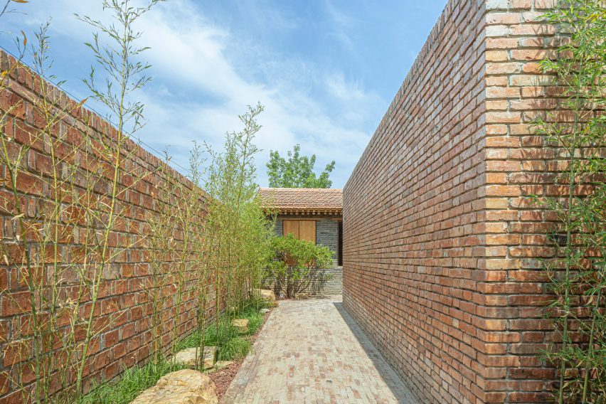 Exterior of Mixed House by Arch Studio