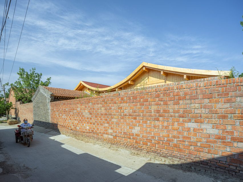 Exterior of Mixed House by Arch Studio