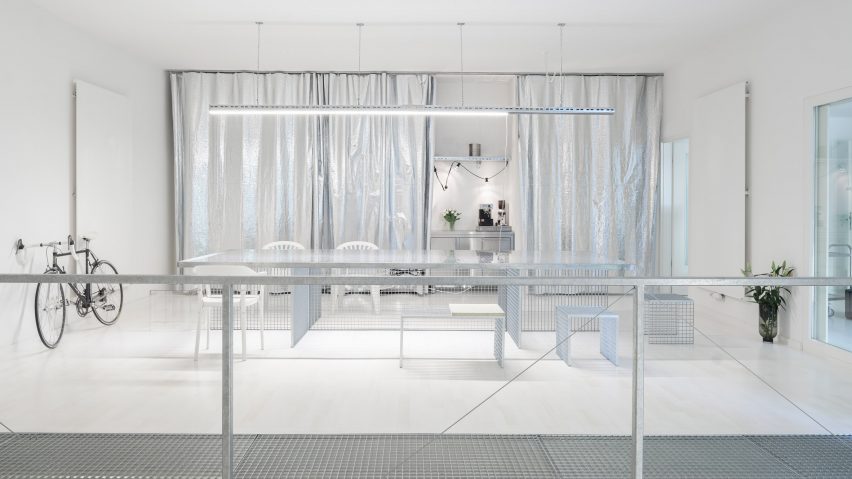Industrial materials in Munich office extension