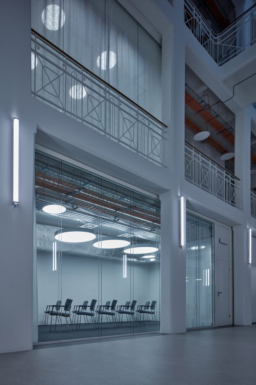 Photograph showing neutral-coloured meeting space