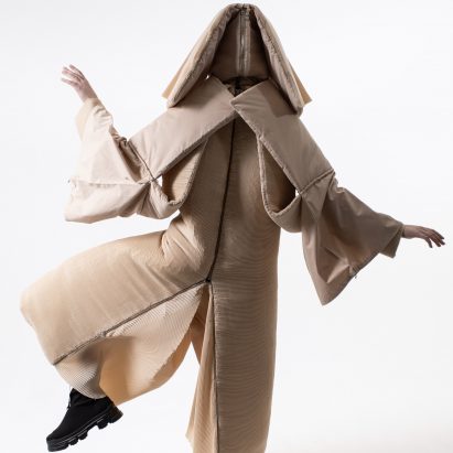 DZHUS transforming garment