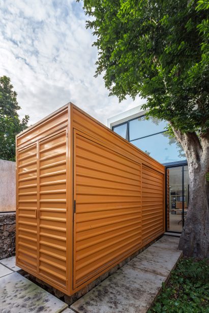 Bright storage unit