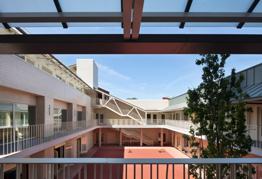 Exterior of Hackney New Primary School and 333 Kingsland Road by Henley Halebrown