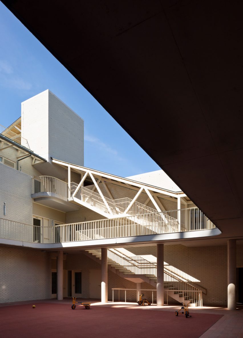 Exterior of Hackney New Primary School and 333 Kingsland Road by Henley Halebrown