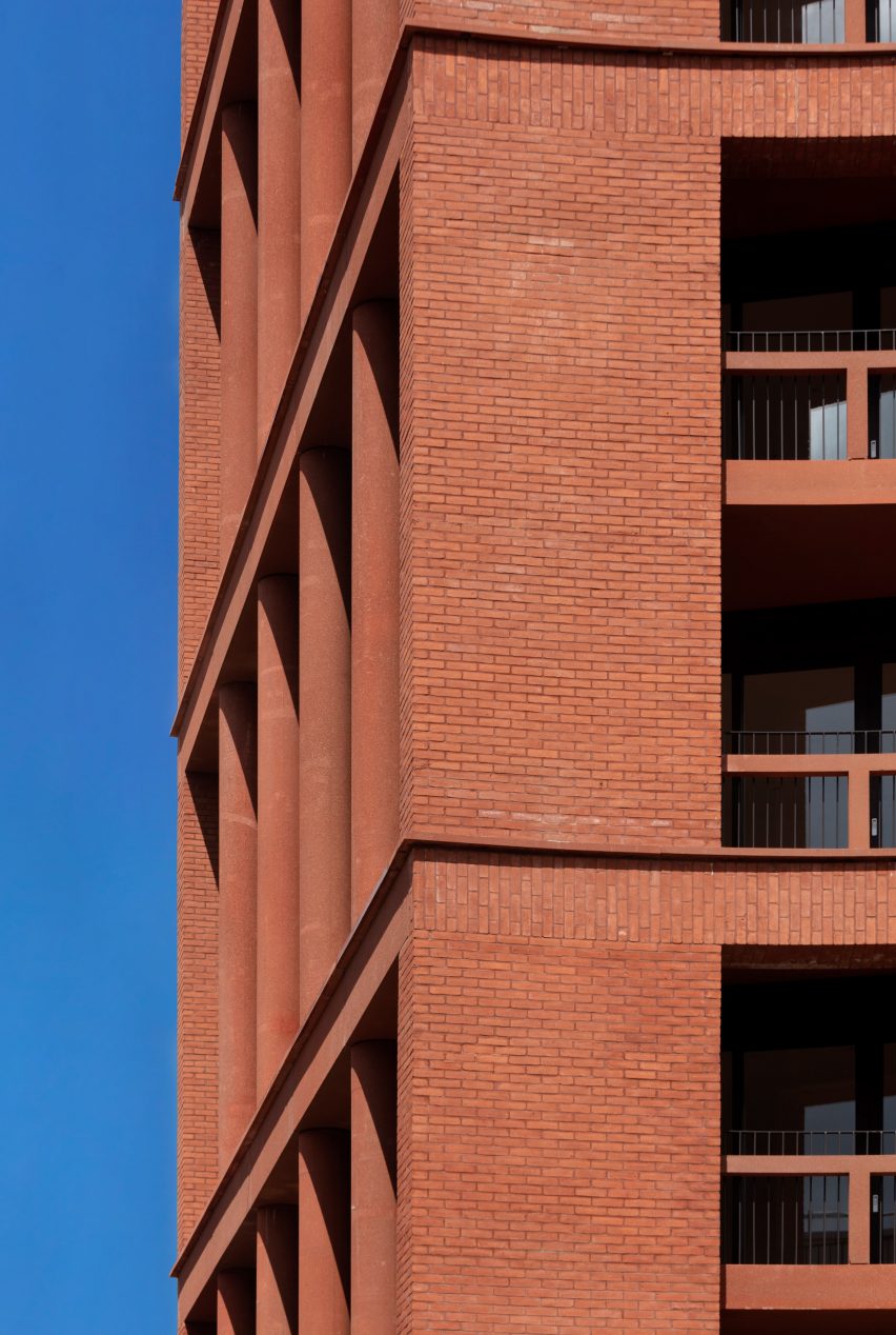 Exterior of Hackney New Primary School and 333 Kingsland Road by Henley Halebrown