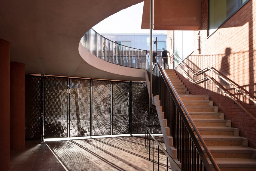 Exterior of Hackney New Primary School and 333 Kingsland Road by Henley Halebrown