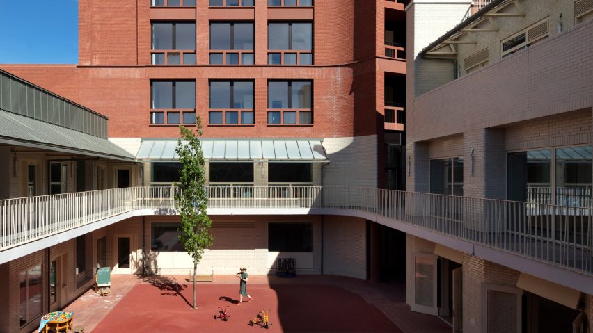 Courtyard of Hackney New Primary School