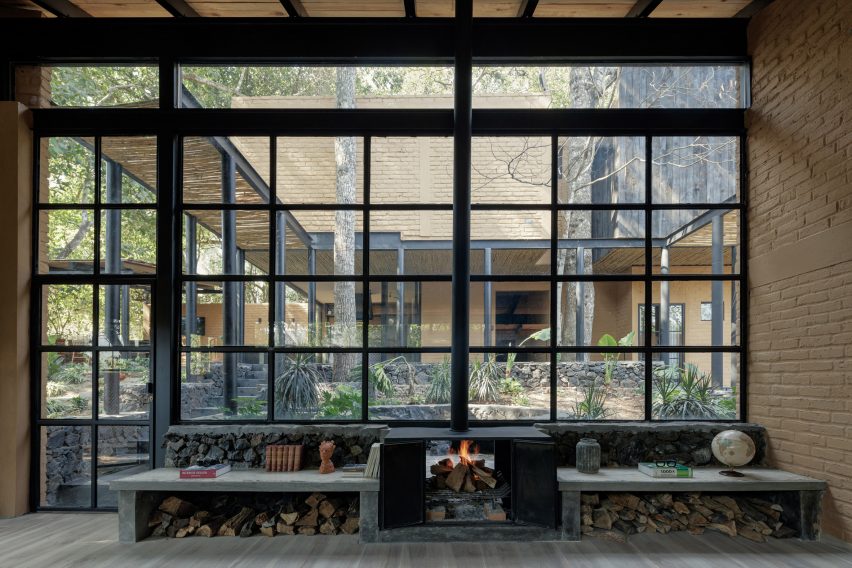 Casa Patio by Herchell Arquitectos