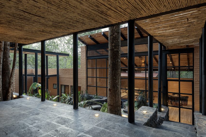 Casa Patio by Herchell Arquitectos