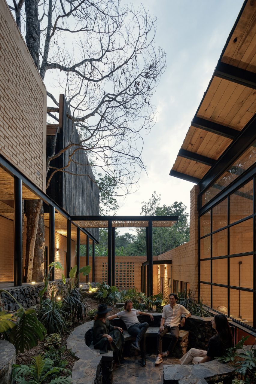Casa Patio by Herchell Arquitectos