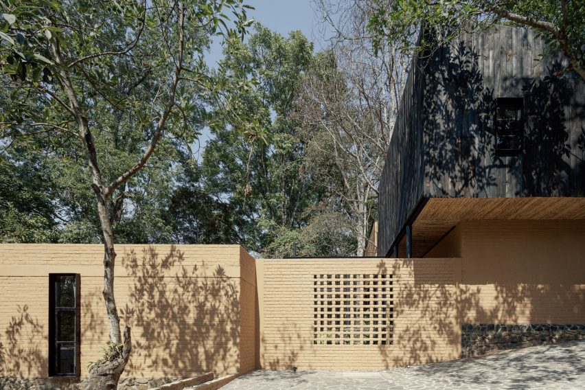 Casa Patio by Herchell Arquitectos