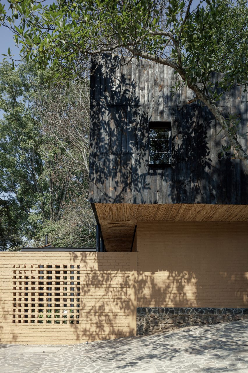 Casa Patio by Herchell Arquitectos