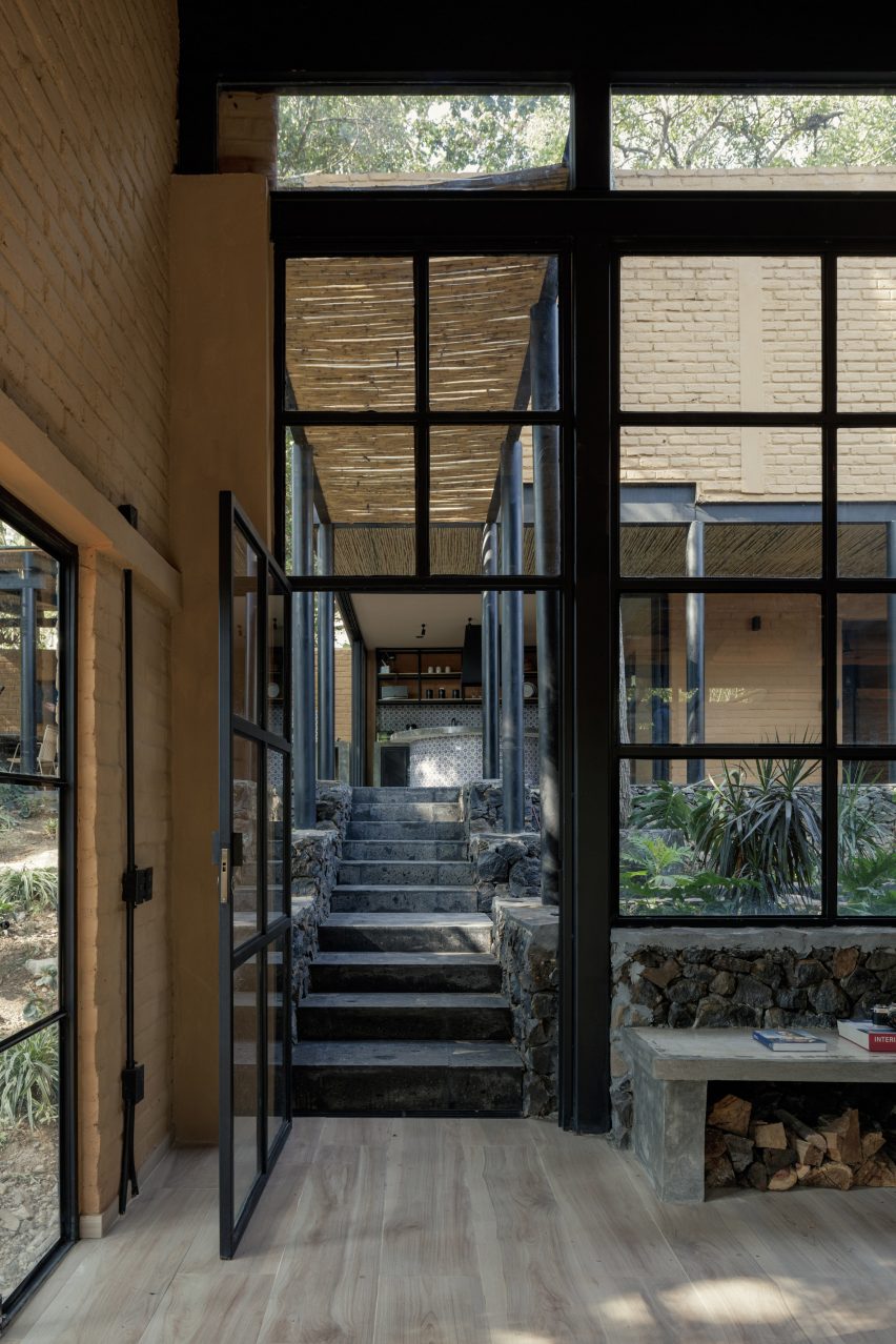 Casa Patio by Herchell Arquitectos
