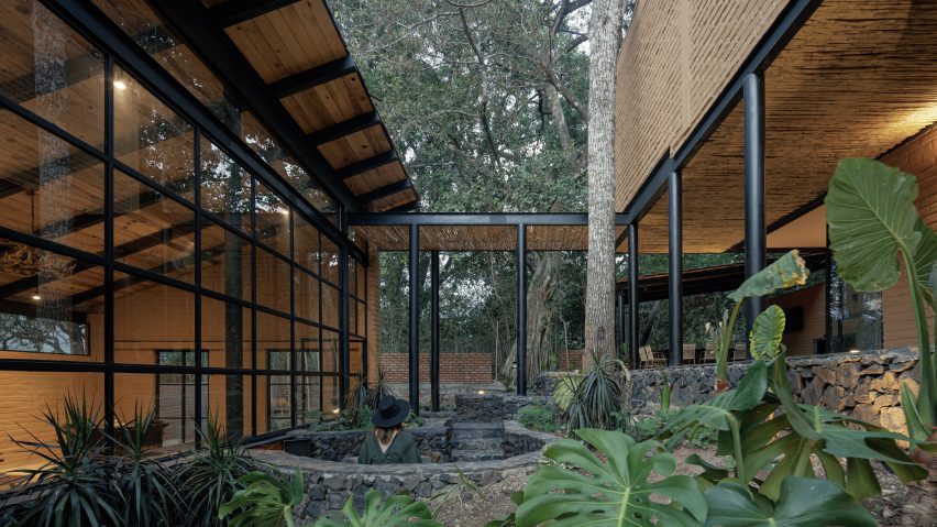 Casa Patio by Herchell Arquitectos