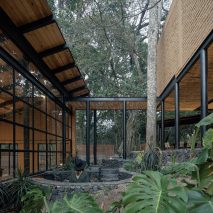 Casa Patio by Herchell Arquitectos