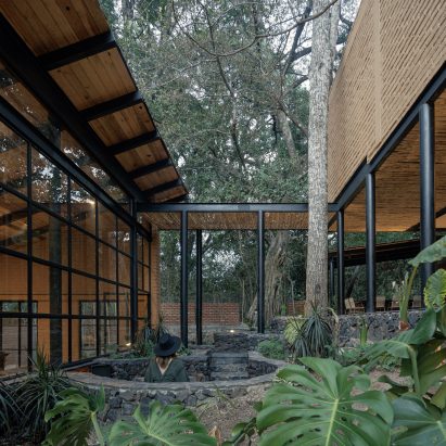 Casa Patio by Herchell Arquitectos