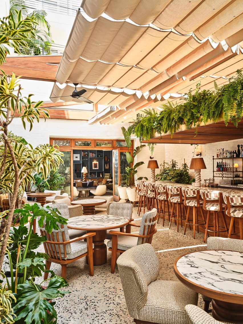 Atrium area with bar seatin