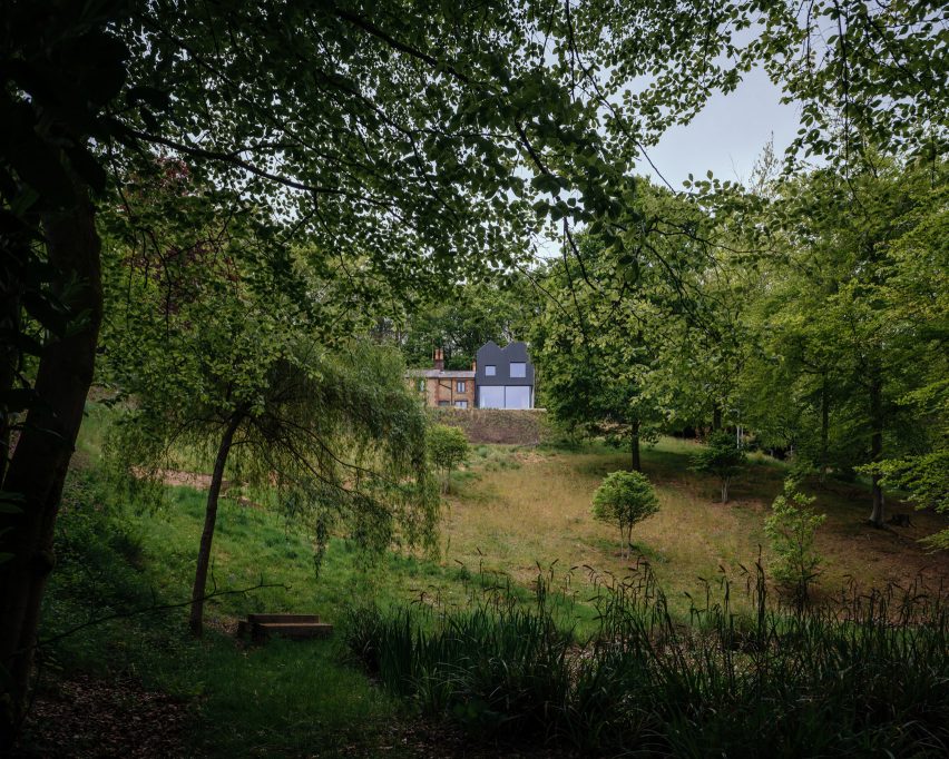 Exterior of Hampshire house extension by Invisible Studio