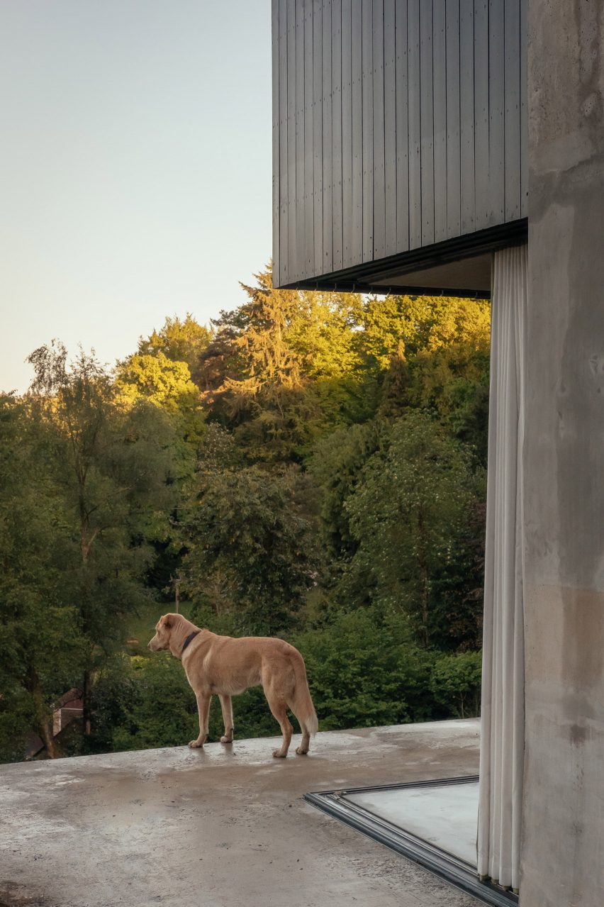 Exterior of Hampshire house extension by Invisible Studio