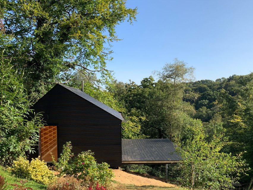 Outbuilding at Hampshire house renovation by Invisible Studio