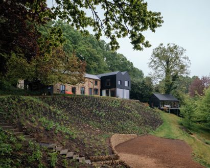 Cottage extension in Hampshire by Invisible Studio 