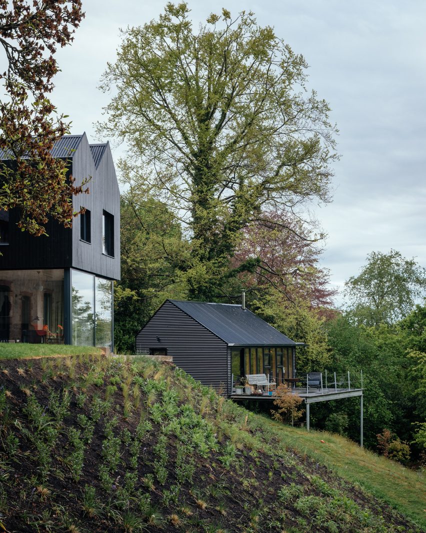 Exterior of Hampshire house extension by Invisible Studio