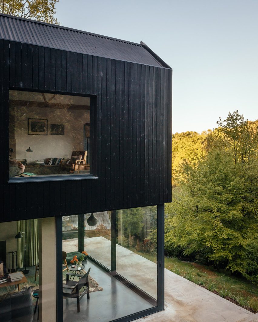 Exterior of Hampshire house extension by Invisible Studio