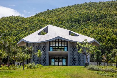 Concrete building by Inrestudio in Vietnam surrounded by tropical scenery