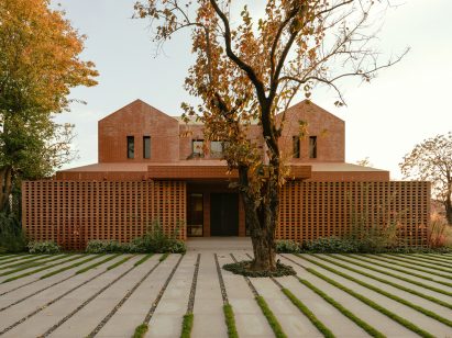 Exterior image of the front of Anna Garden House and its front garden