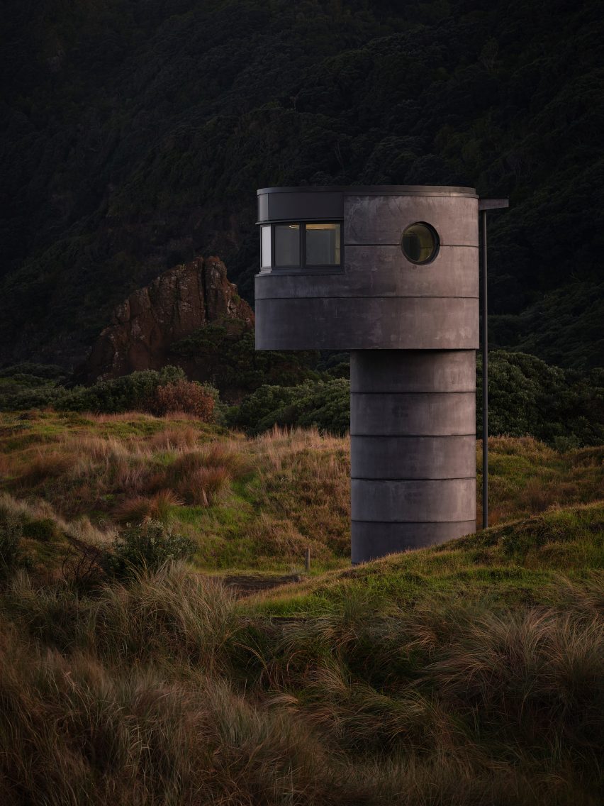 Exterior of Te Pae lifeguard tower by Crosson Architects