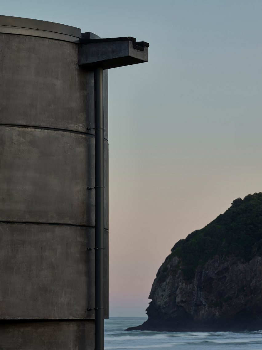 Exterior of Te Pae lifeguard tower by Crosson Architects