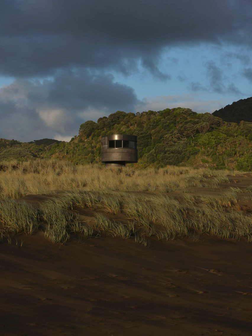 Exterior of Te Pae lifeguard tower by Crosson Architects