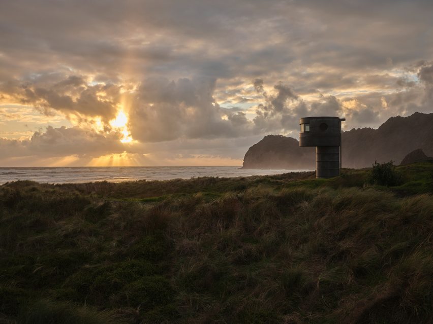 Exterior of Te Pae lifeguard tower by Crosson Architects