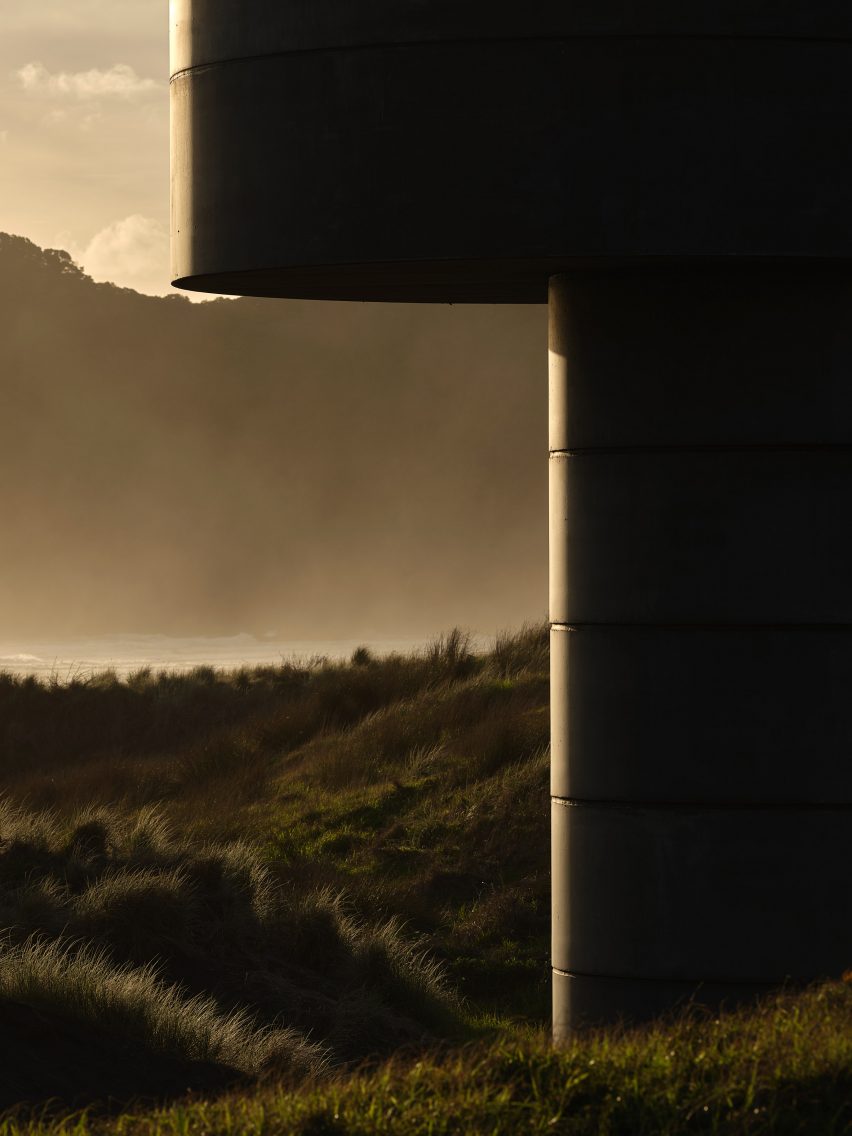 Exterior of Te Pae lifeguard tower by Crosson Architects