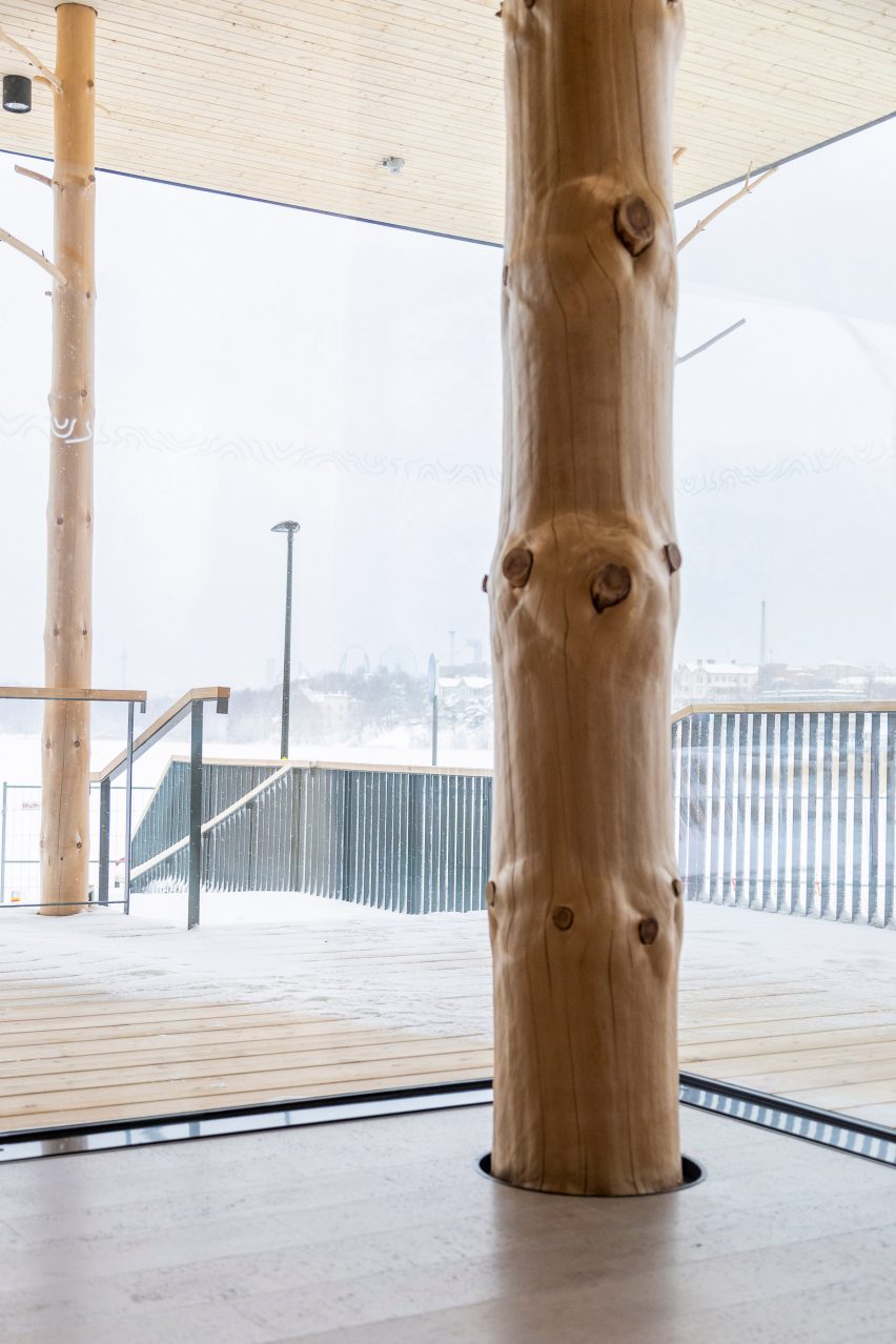 Tree pillar in Little Finlandia