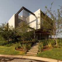 Arqueodigma Studio creates inward-focused Lomas House in Guadalajara