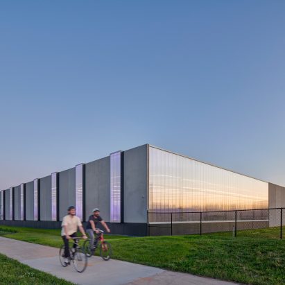 Municipal building with polycarbonate exteriors